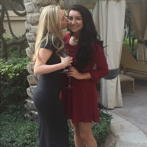 Boutique long-sleeve dress perfect for holidays - Picture 4 of 4